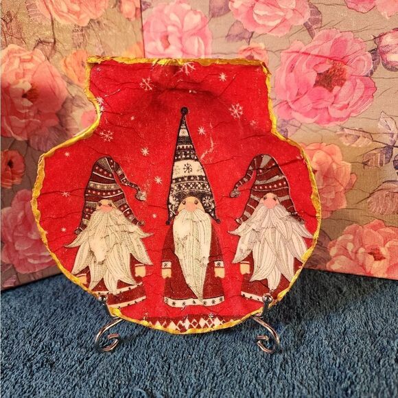 Decoupage Scalloped shells   - Picture 1 of 1